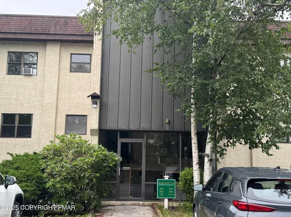 139 Foxfire Dr APT 204, Mount Pocono, PA 18344