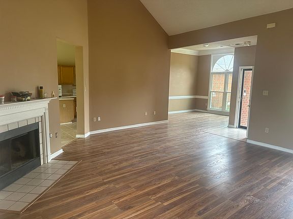 4th image of 866 Tropicana Dr E