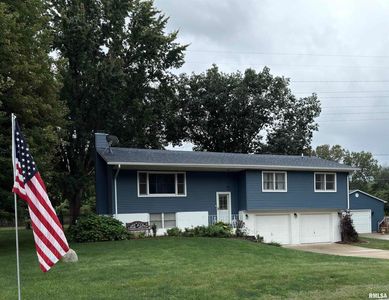 139 Wisteria Ln, Riverdale, IA, 52722