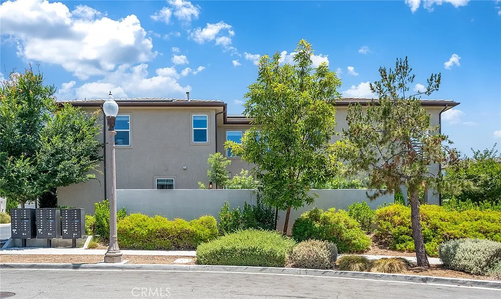 4 bed, 3.5 bath, 3010 sqft, $6,800 — Photo 2