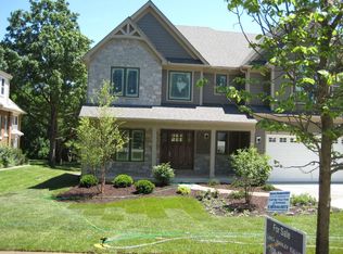 33 Cumnor Rd, Westmont, IL 60559