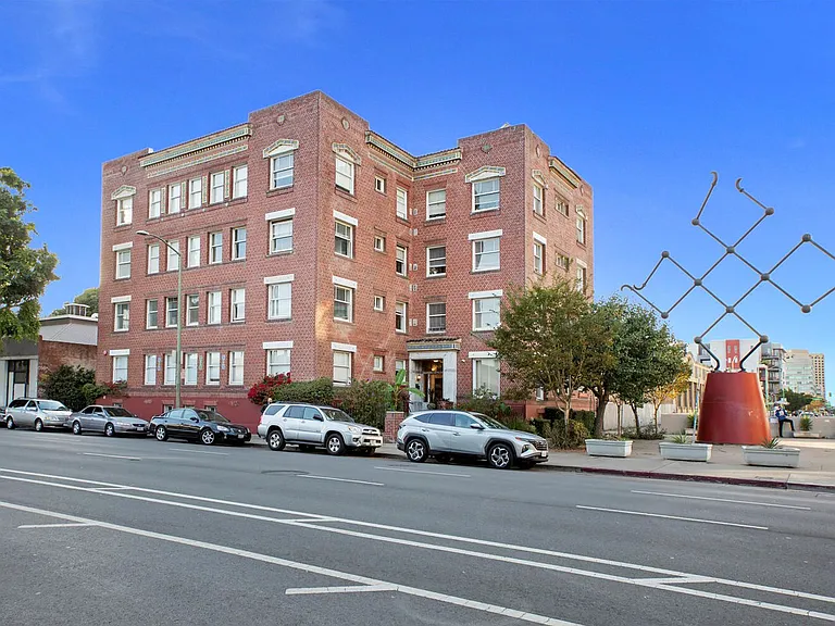 The Townsend Apartments, located at 1029 Oak Street, is a beautiful four-story, historic brick bu... — Photo 35