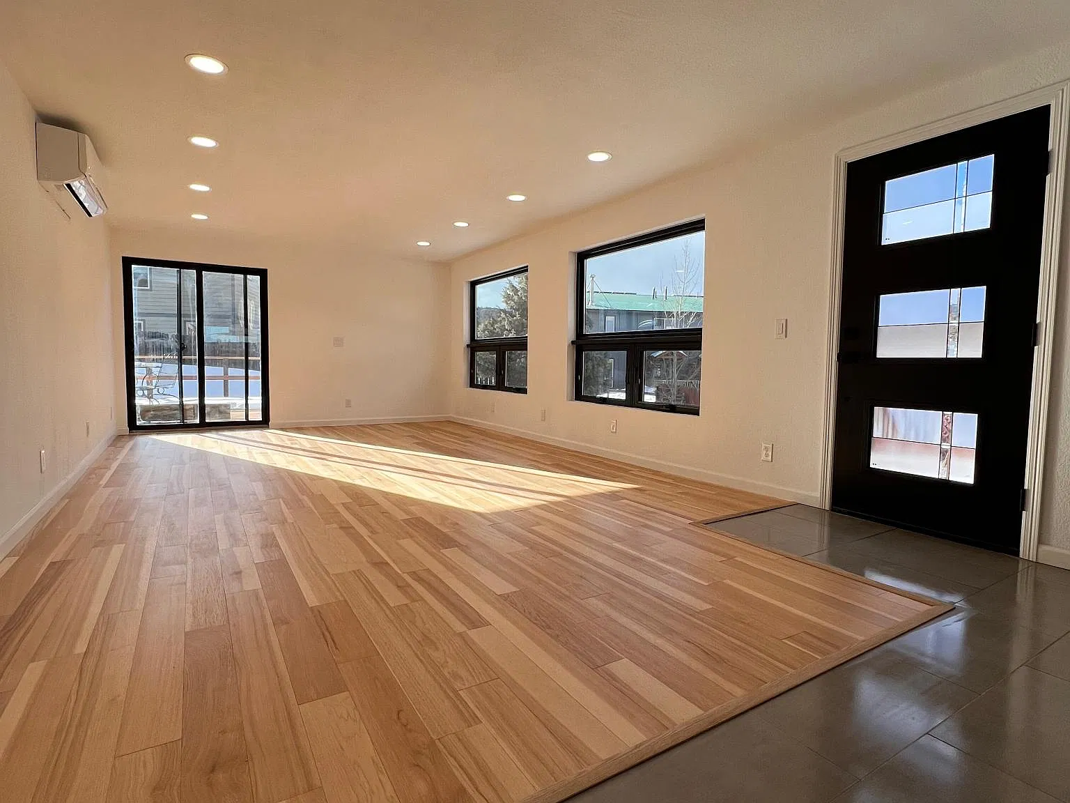 130 Lakeview Pl — Photo 1