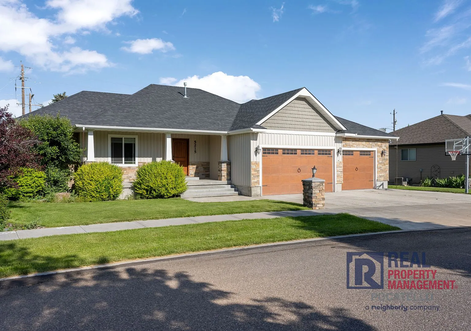 Beautiful - Elegant - 5 Bedrooms - 3 Car - 3,700 sq ft - Home for rent — Photo 2