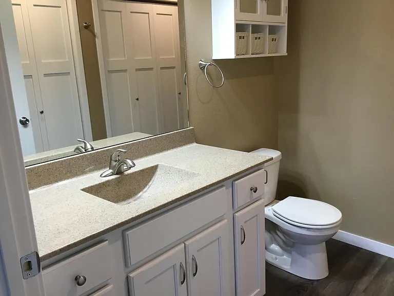 208 S H St — Photo 6