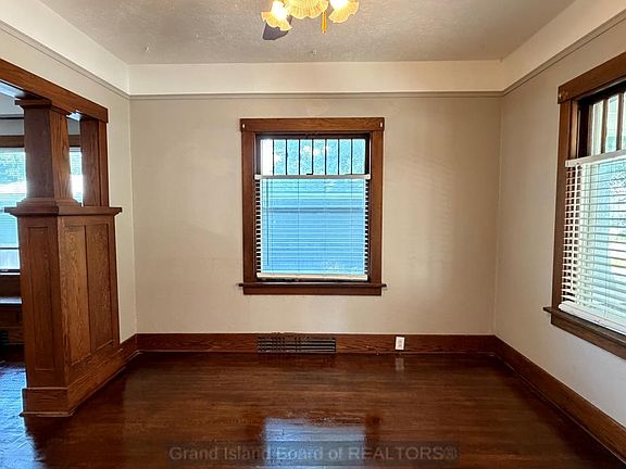 5th image of 527 2nd St