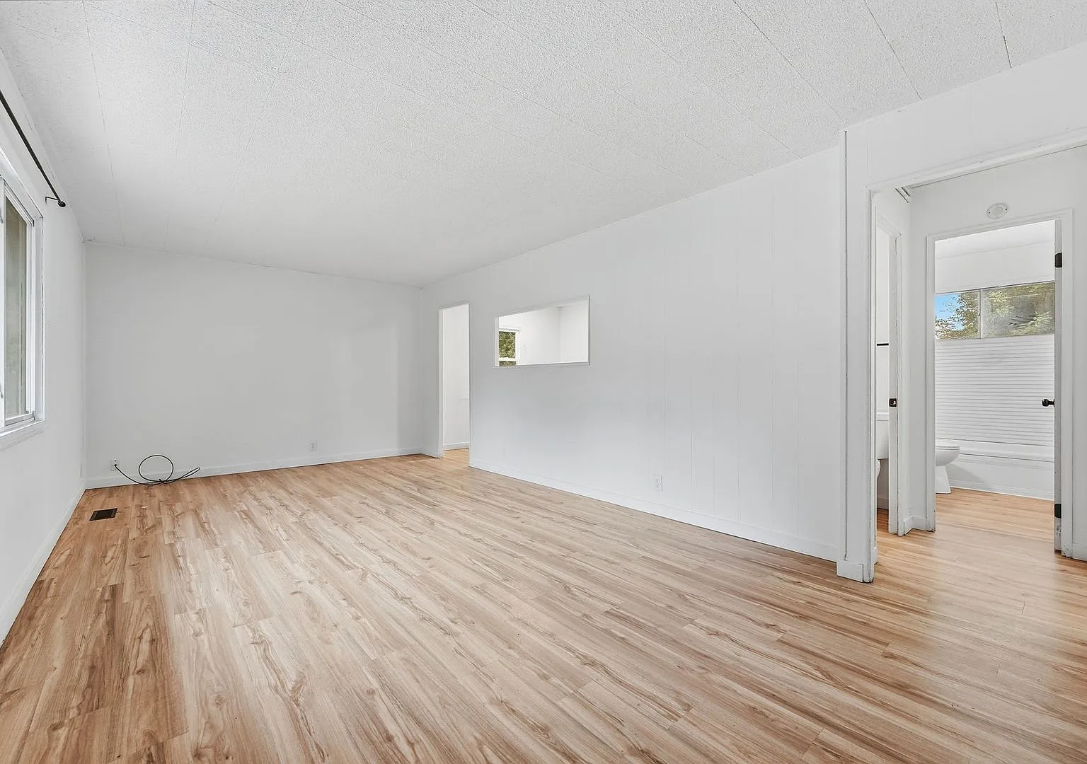 3 Bedroom Home In New Haven! — Photo 2