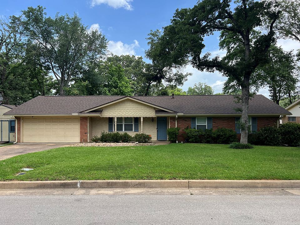 1st image of 1918 Courtney Dr