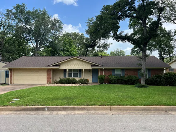 1918 Courtney Dr, Tyler, TX 75701