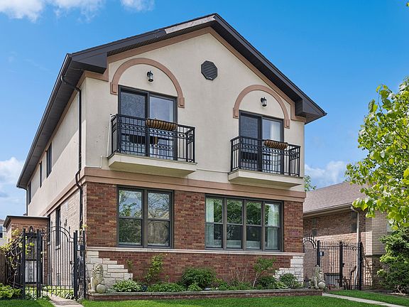 2nd image of 2553 W Balmoral Ave