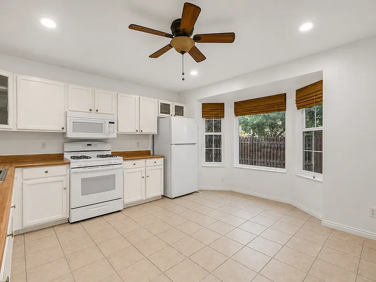 879 Rice Cir — Photo 3