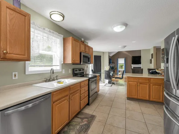 12 Chester Road, Derry, NH 03038