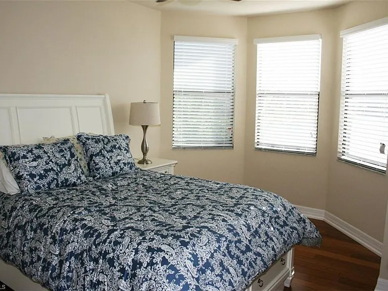 3296 Pacific Dr — Photo 16