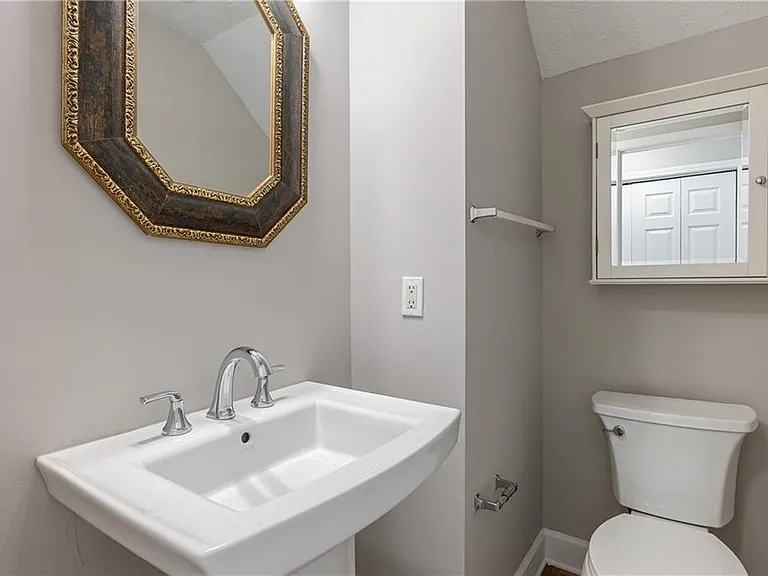211 Harmony Ct — Photo 13