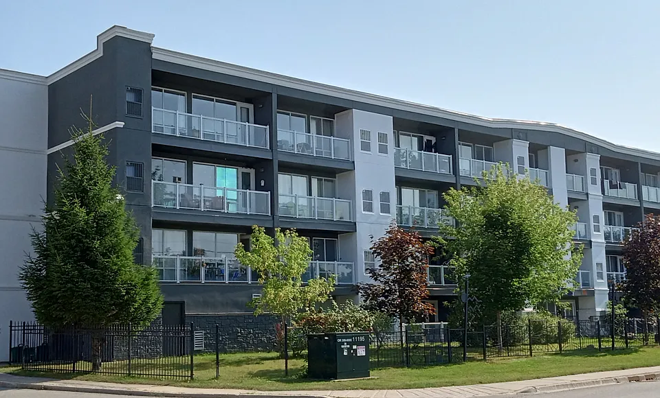 95 Barrie Rd