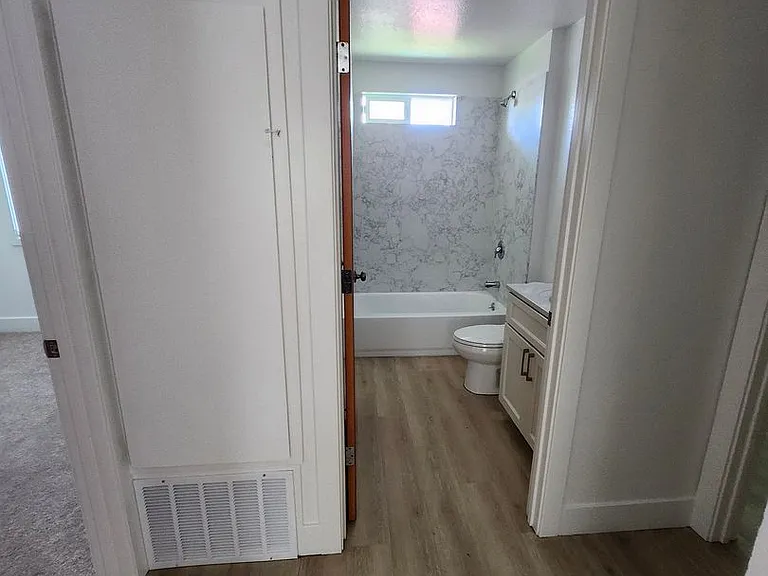 2585 Kenton Ct. — Photo 7