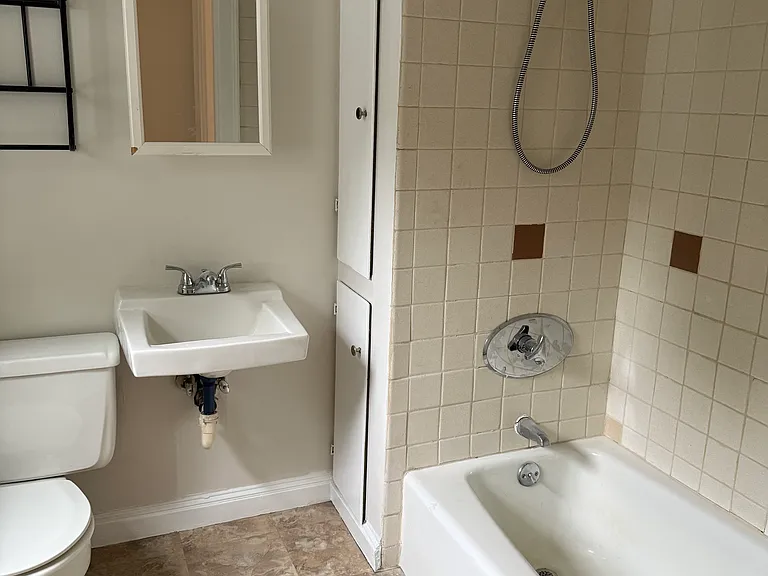 7 Waushacum Ave #D — Photo 10