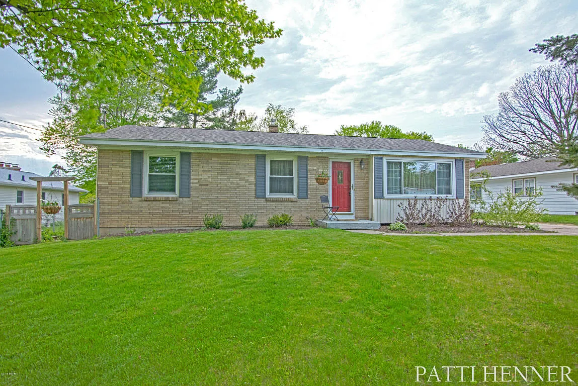 5489 Greenboro Dr SE photo 1