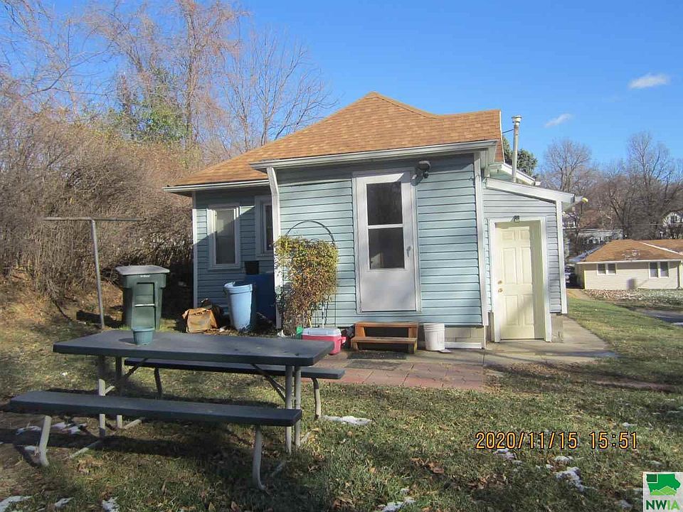 2nd image of 225 Logan St