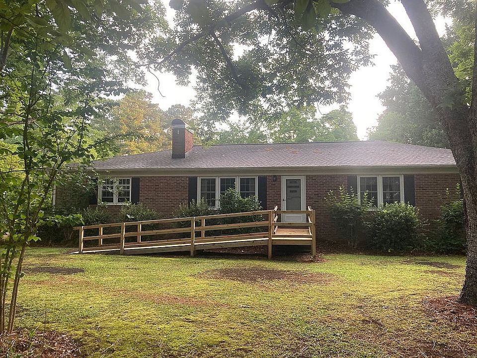 Front of 3333 john Small Ave
