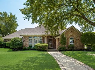 601 Evergreen Dr, Hurst, TX 76054