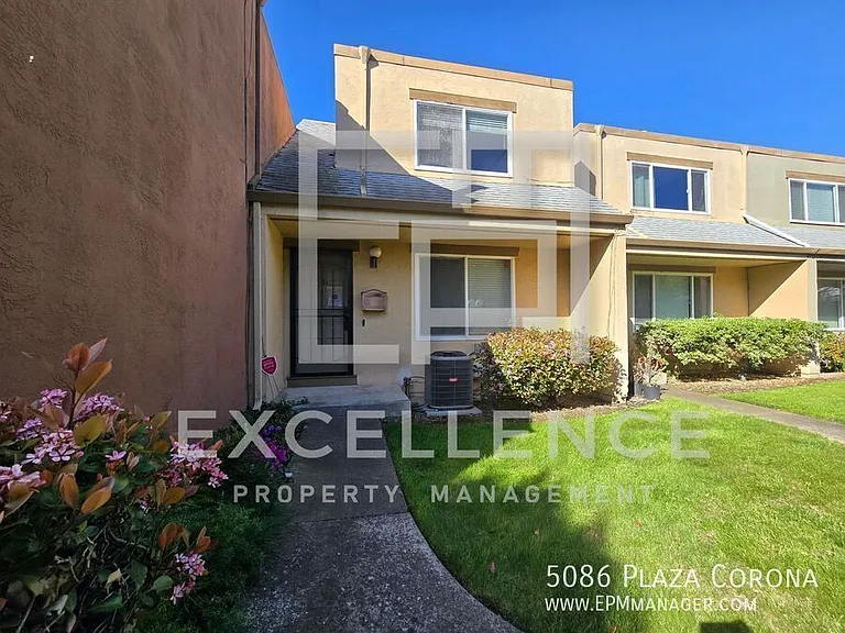 5086 Plaza Corona — Photo 1