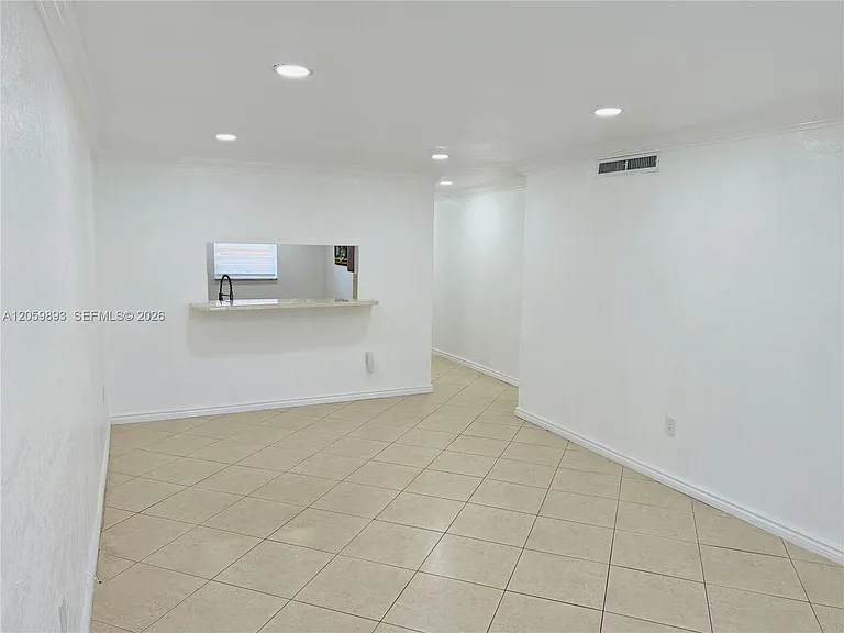 1100 W 35th St #8 — Photo 9