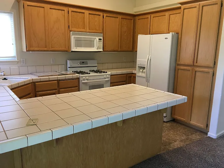 3210 Wandsworth Dr — Photo 4