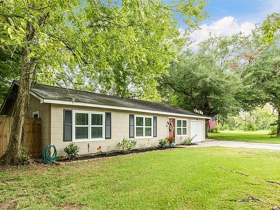 3rd image of 107 Pecan Ln