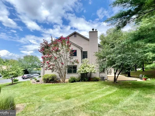 51 Manor Dr, Montgomery Twp., NJ 08540