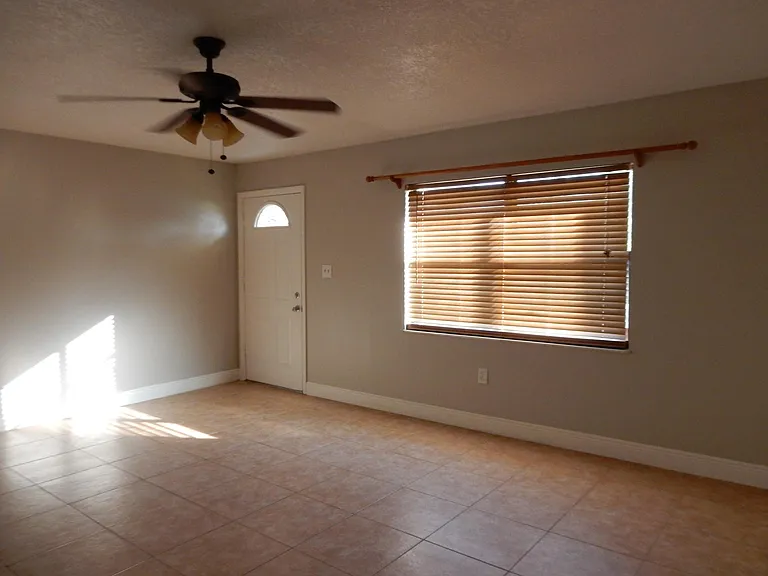 3719 Pembrook Dr — Photo 32