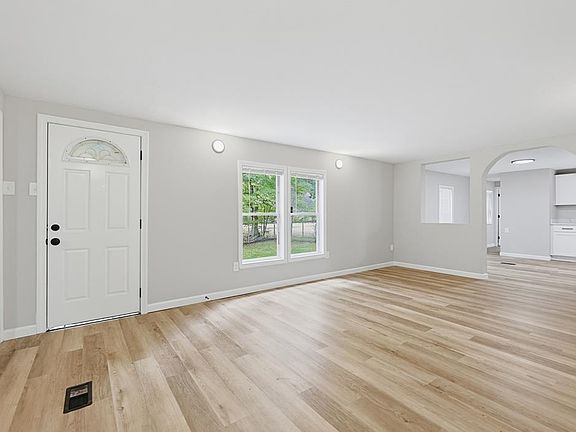 4th image of 176 Blackwater Road