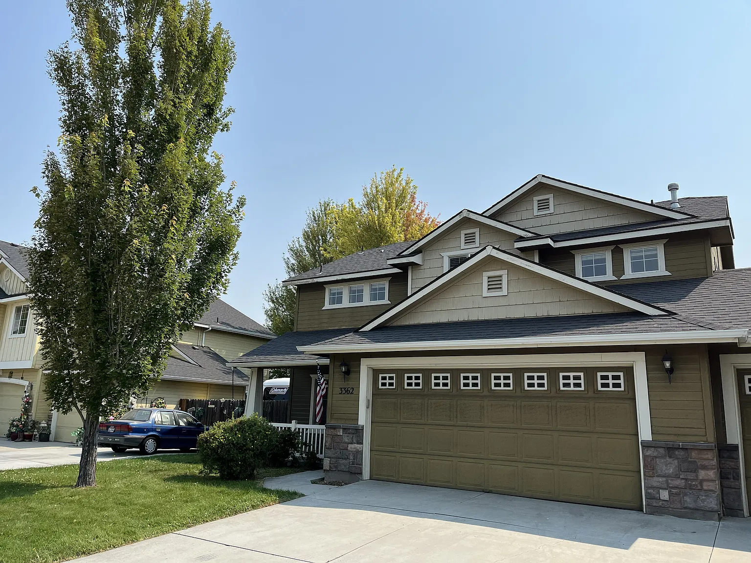 4 bed, 2.5 bath, 2054 sqft, $2,400 — Photo 2