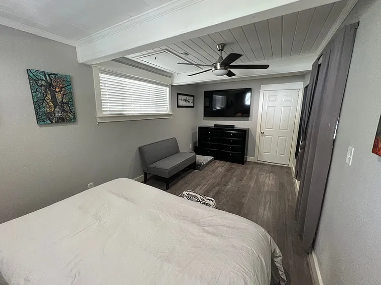 3009 Locke Ln — Photo 2