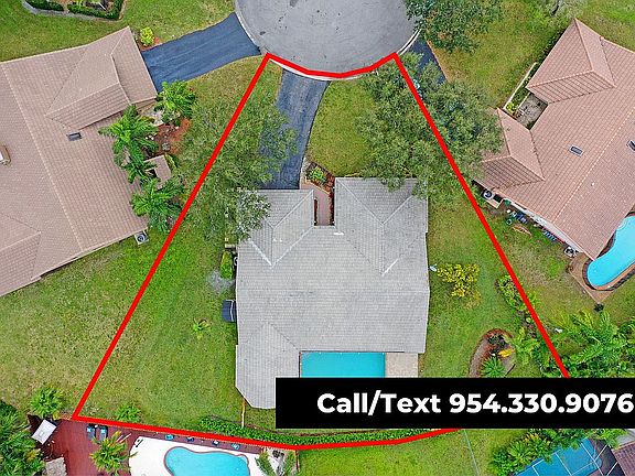 5th image of 370 NW 105th Ter