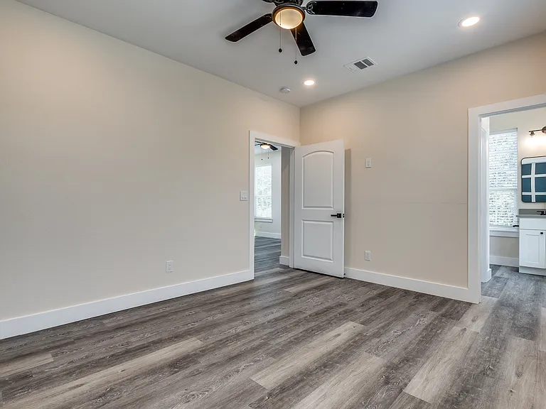 515 N Davis Dr — Photo 10