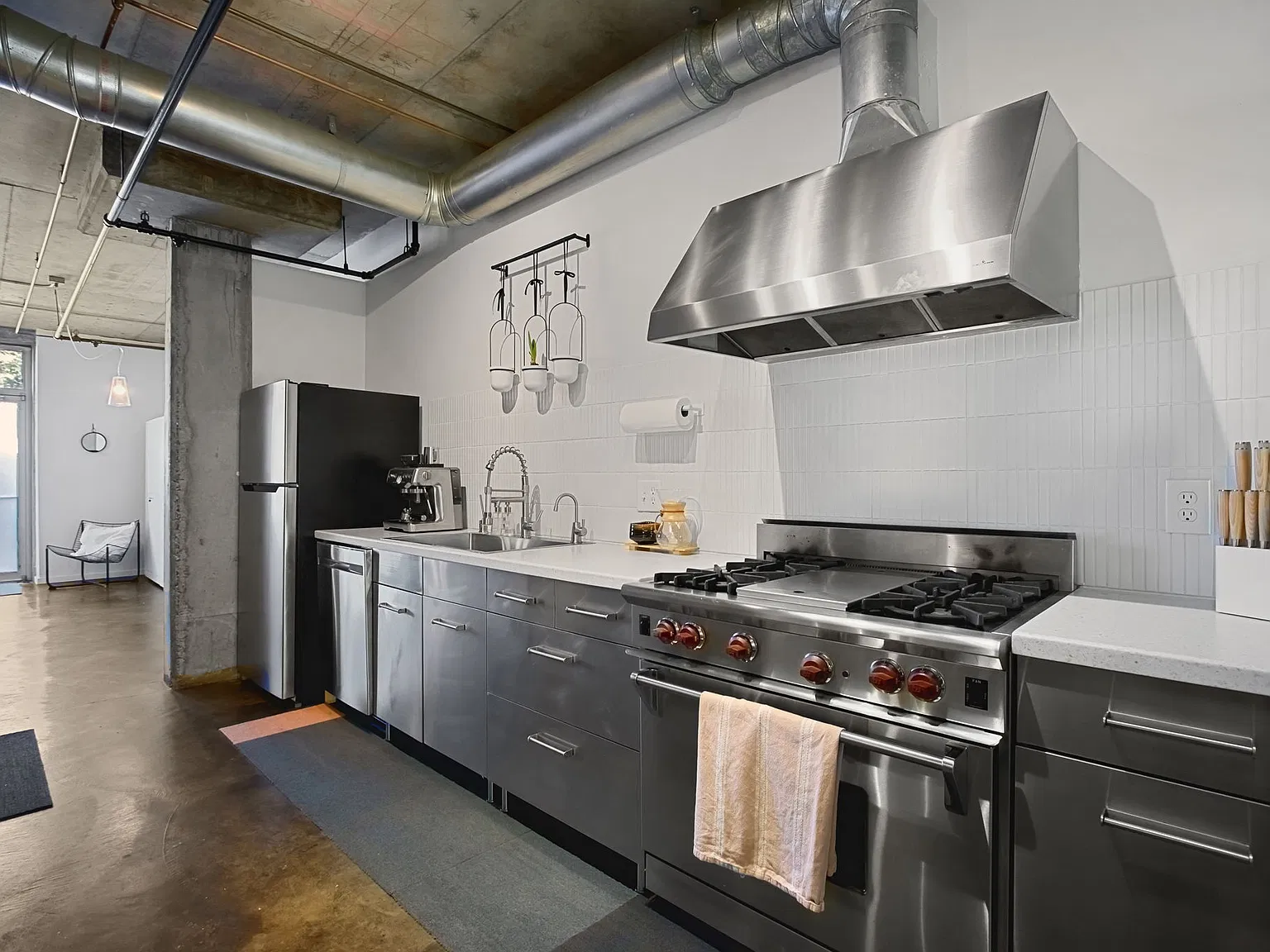 1 bed, 790 sqft, $3,250 — Photo 3