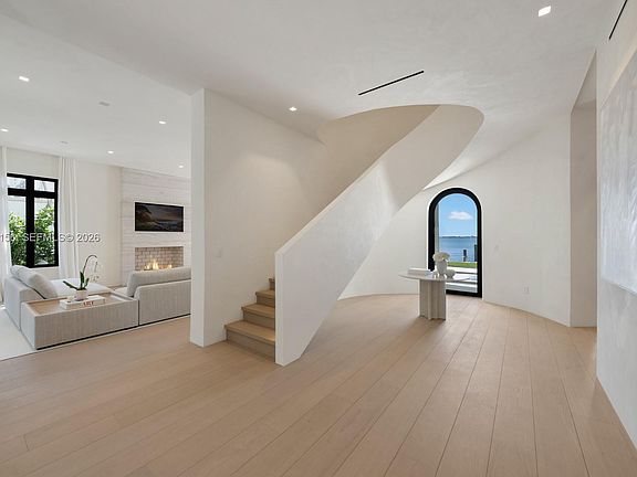 5th image of 5300 N Bay Rd