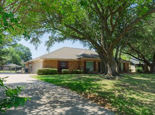 1700 Wimbleton Dr, Bedford, TX 76021