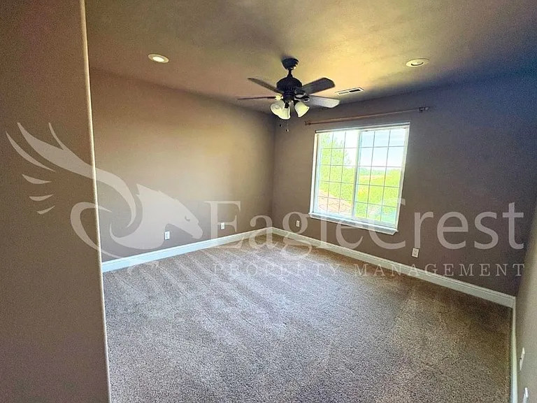 44 Vinehill Dr — Photo 85