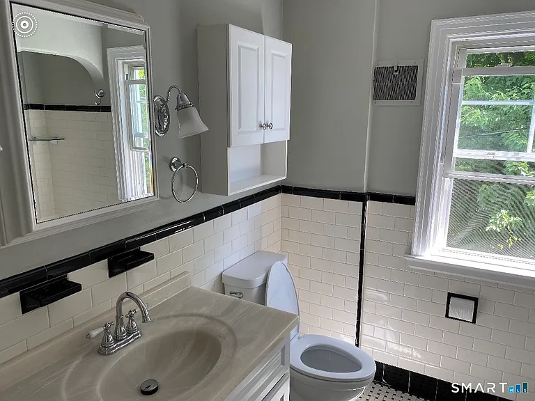 304 Buckingham St — Photo 6