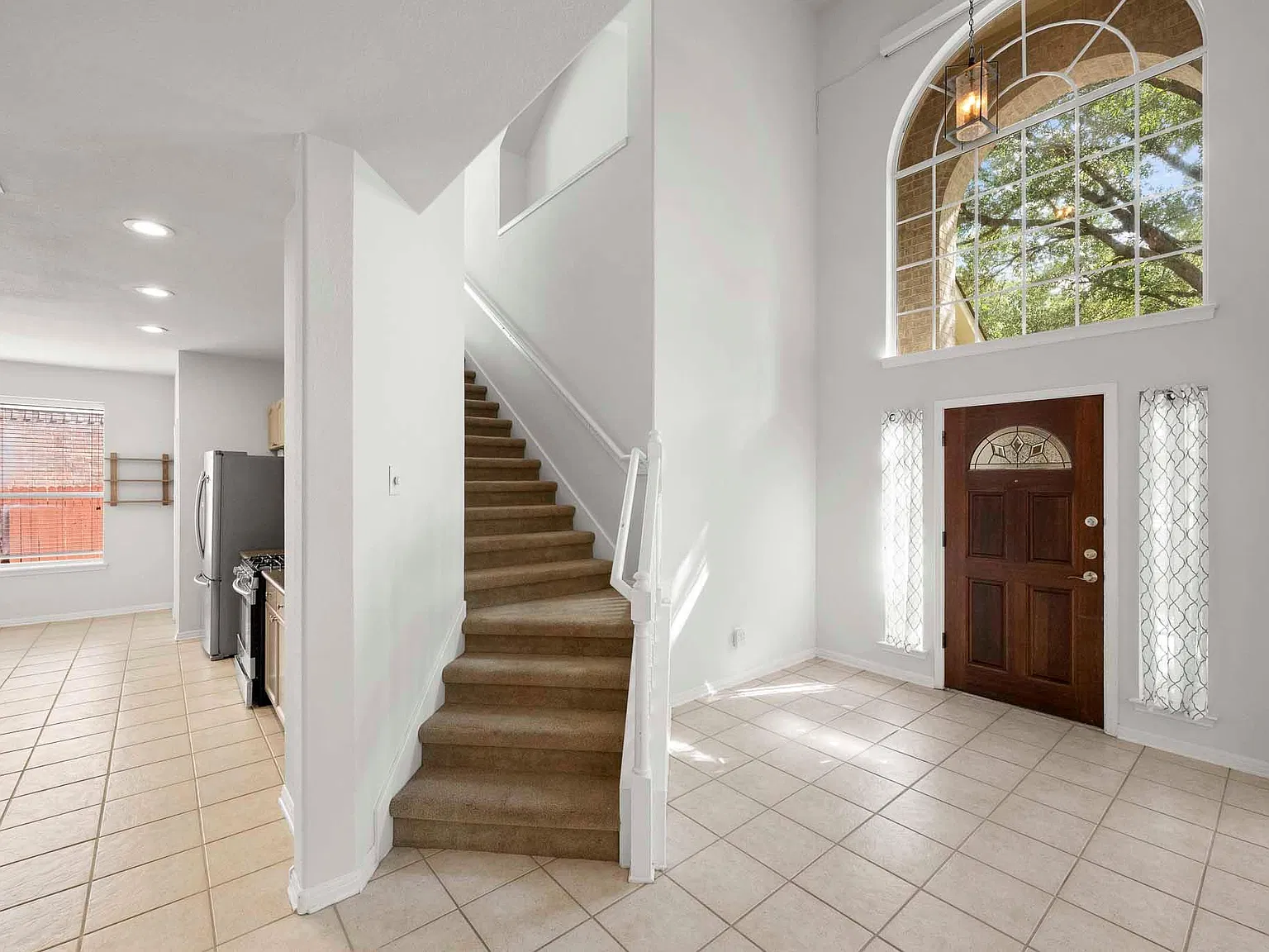 4 bed, 2.5 bath, 3088 sqft, $3,100 — Photo 2
