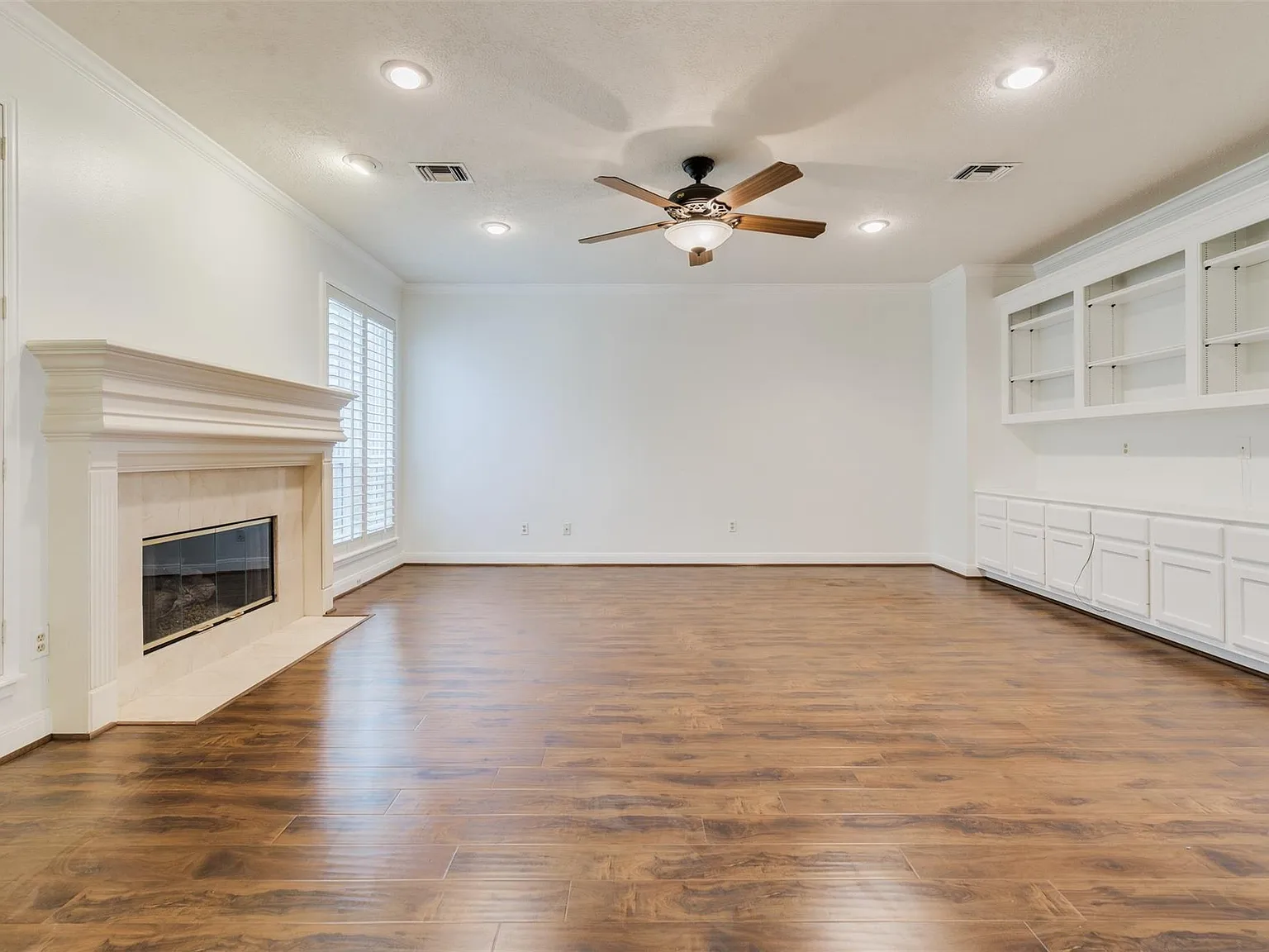 4 bed, 2.5 bath, 3173 sqft, $3,200 — Photo 3
