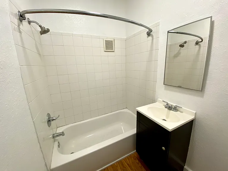 Valencia Village Lofts — Photo 17