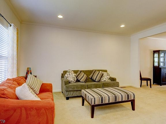 3rd image of 4 Boudinot Ln