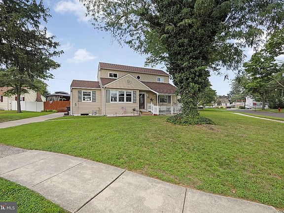 3rd image of 29 Wyndale Ave