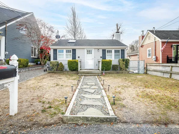 82 Wyona Avenue, Selden, NY 11784