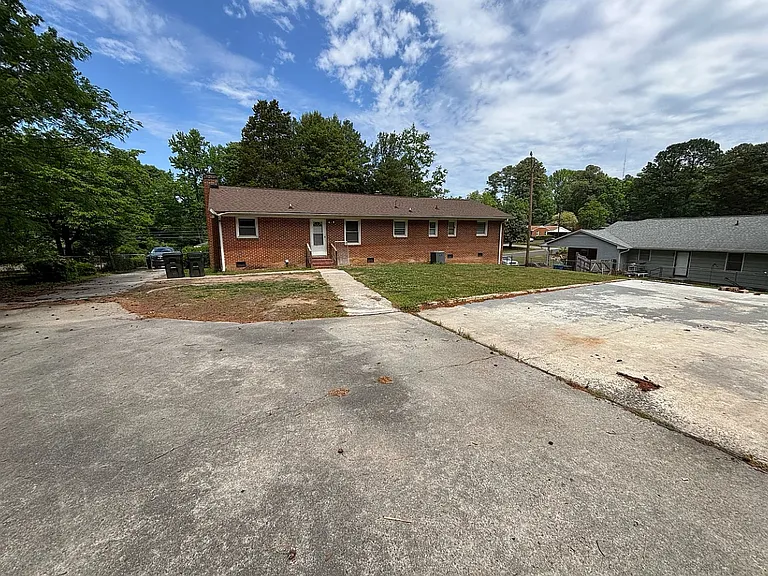 106 Oakmont Ave — Photo 4
