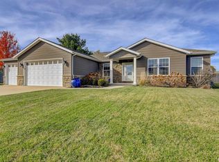 503 Wintergreen Dr, Chatham, IL 62629