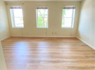 308 Main St APT 3E, Huntington, NY 11743